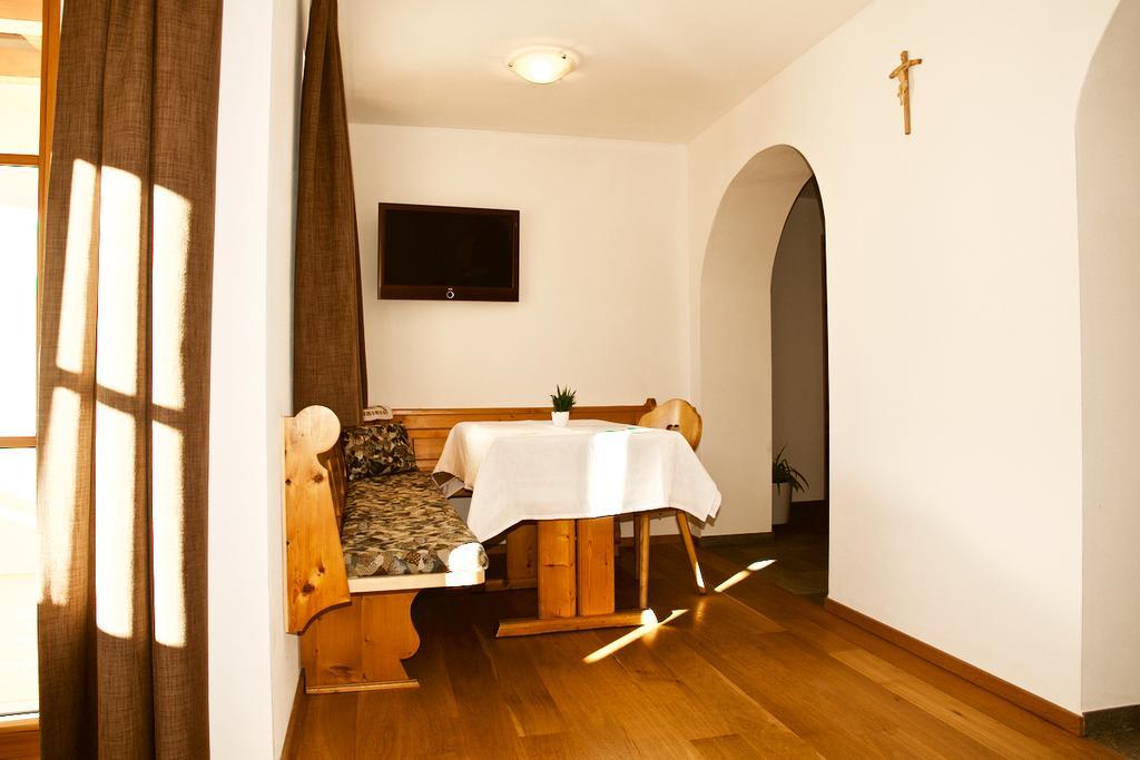 Aparthotel Putzerhof à Funes  Extérieur photo